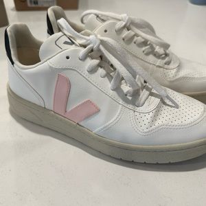 Vera V-10  CWL white-petals-black sneakers size 8